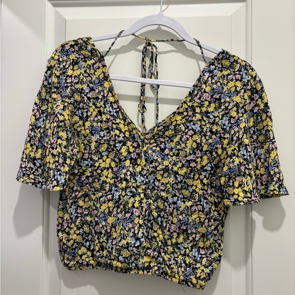Dynamite flower short sleeve cropped top
